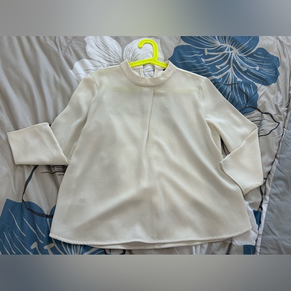 Ann Taylor Tops - 💥PRICE⬇️ 
ANN TAYLOR • High Collar Cream Blouse • Size MP •